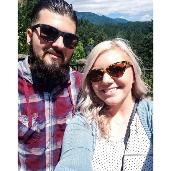 Meet your Posher, Sara - Picture 2 of 4